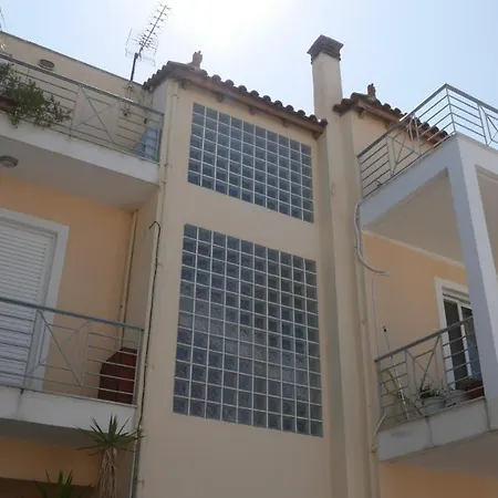 With The View Of Palamidi And Bourtzi Vakantiehuis Nauplion